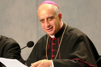 arcybiskup rino fisichella